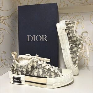 DIOR B23 Low-Top Sneaker: White and Black Dior Oblique Canvas